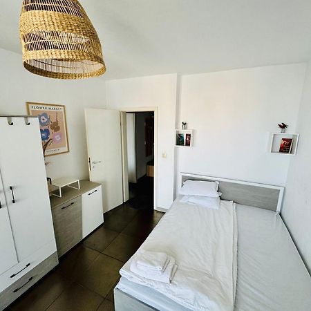 New Two Bedroom Apartment With Balcony Sofia Esterno foto